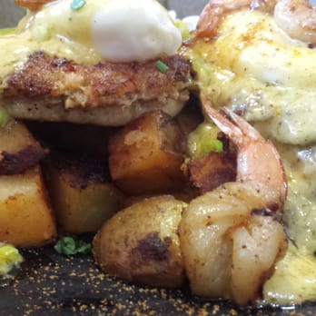 Roasters 'N Toasters North Miami Beach - New Orleans Benedict closer view - Delis Near Me - North Miami Beach, Florida