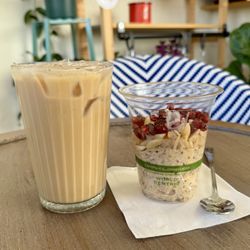 La Victoria Coffee - Fuel your day with an iced latte and our fully vegan overnight oats which are energizing and refreshing.