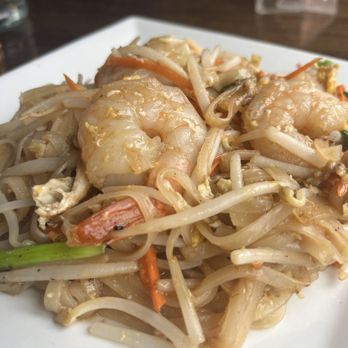 Charming Elephant - pad thai with shrimp - Laotian Near Me - Baltimore, Maryland