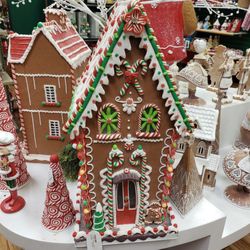 Santa Claus Christmas Store - Gingerbread House