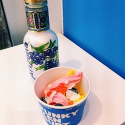 Funky Frozen Yogurt - Mmm iskrem fra funky frozen yogurt og iste fra yummy heaven