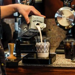 Almanegra Café