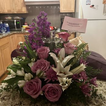 Akron Colonial Florists - Nurseries & Gardening Near Me - Akron, Ohio