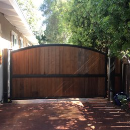 Automatic gate with redwood inserts