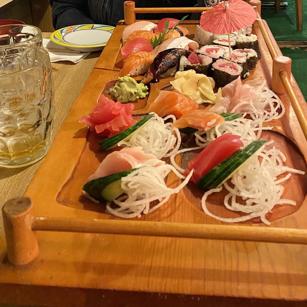 Sushi & sashimi combo Sushi & sashimi combo