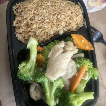 Fu Plus A Chinese Kitchen - Chicken and broccoli lunch special l2 - Chinese Near Me - Paramount, California Fu Plus A Chinese Kitchen - Chicken and broccoli lunch special l2 - Chinese Near Me - Paramount, California