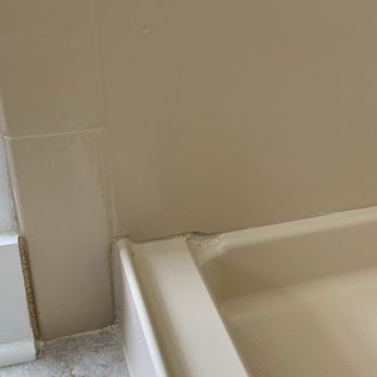 Virginia Bathtub Refinishing - Poor grout lines and caulking. Paint on floor - Refinishing Services Near Me Virginia Bathtub Refinishing - Poor grout lines and caulking. Paint on floor - Refinishing Services Near Me