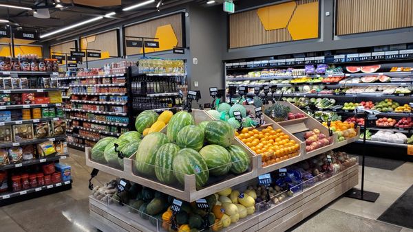 Yellow Bee Market & Cafe by null