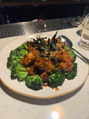 SpoonFull Thai Kitchen & Bar by null