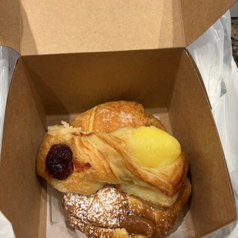 Argentinian Bakery - Factura, guava croissant, guava and custard pastry - Bakeries Near Me - Winter Springs, Florida Argentinian Bakery - Factura, guava croissant, guava and custard pastry - Bakeries Near Me - Winter Springs, Florida