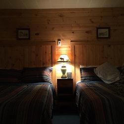 Portage Lake Motel - The lodge room