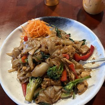 ZumoThai - Drunken noodles with chicken. - Asian Fusion Near Me - Washington, DC, District of Columbia ZumoThai - Drunken noodles with chicken. - Asian Fusion Near Me - Washington, DC, District of Columbia