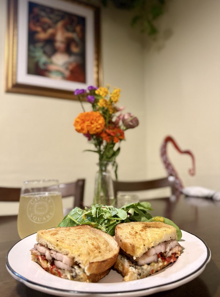 Circle & Square Bistro Logo