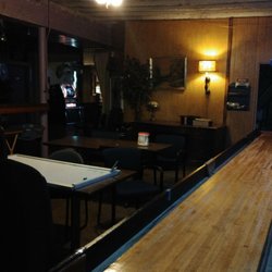 Longbranch Saloon - Free shuffleboard