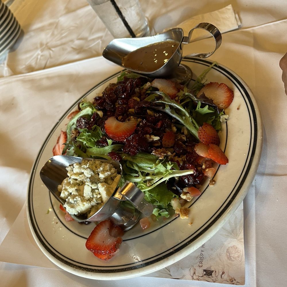 Bacon blue cheese walnut salad