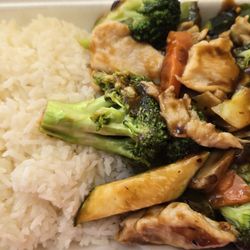 C22. Szechuan Chicken /C22.四川鸡或牛