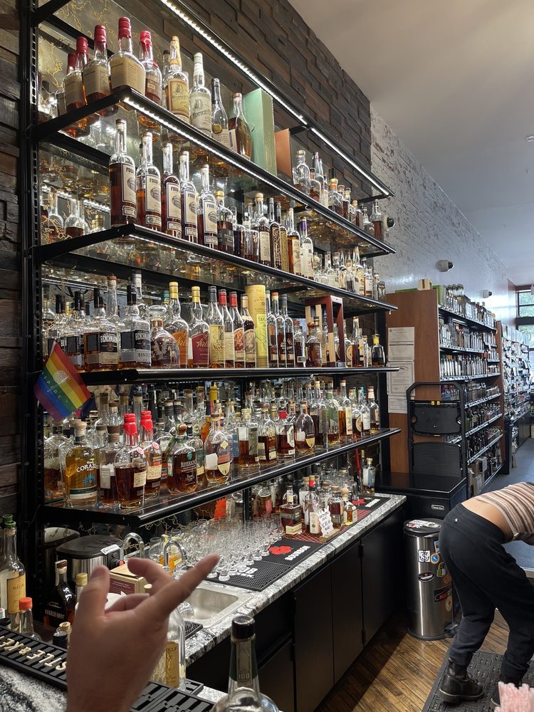 Evergreen Liquors Logo