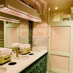 Brennan's - Vintage Pink Powder room downstairs is a FQ must visit. OuiOui.