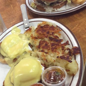 The Town Cafe - Eggs Benedict and Cheeseburger - Breakfast & Brunch Near Me - Sun Valley, California The Town Cafe - Eggs Benedict and Cheeseburger - Breakfast & Brunch Near Me - Sun Valley, California