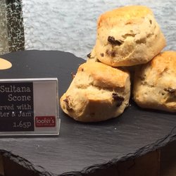 Loofer's Food & Coffee Place - Scones with raisins