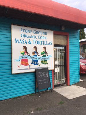 Three Sisters Nixtamal by null