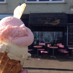 Aunty Bettys - Tiny tiny shop just next to another tiny fish & chips shop :)