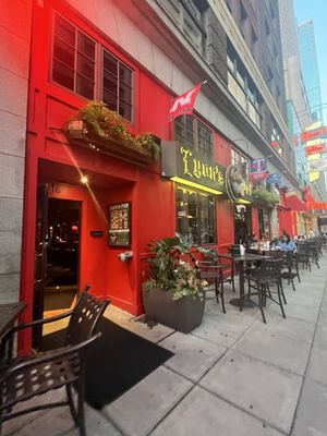 Lyon's Pub by null