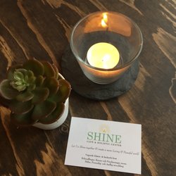 Shine Cafe And Holistic Center - Visitkortet: vegansk, glutenfri och sockerfri kost. Behandlingar, yoga, meditation och föreläsningar