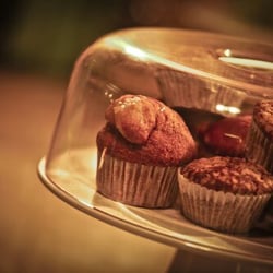 Petit Pot Cafe - Bistro - ¿Te apetece una? ¡Están recién salidas del horno!