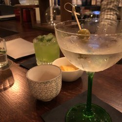 The Gin Library - Koriander Fizz and Martini Cocktail