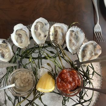 The View - Raw Oysters - Lounges Near Me - New York, New York The View - Raw Oysters - Lounges Near Me - New York, New York