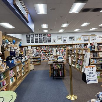 Anderson's Bookshop - Bookstores Near Me - Naperville, Illinois