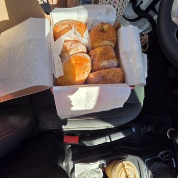 Leonard's Bakery - Bakeries Near Me - Honolulu, Hawaii