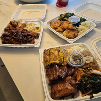 Mama Woo's BBQ - We always get a variety of meats/sides and split them - Korean Near Me - Honolulu, Hawaii