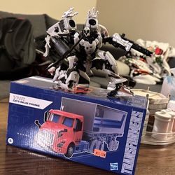 Toy Round Up - The figures I purchased, one used and one brand new