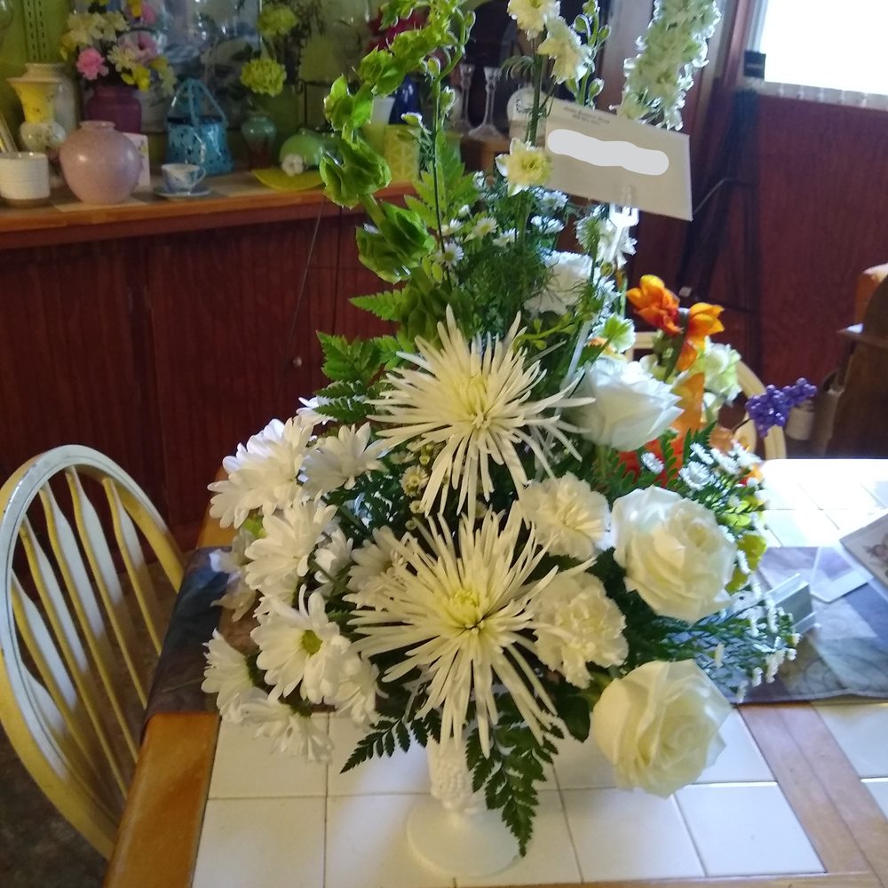 Lindas Enchanted Florist - Florists Near Me - Dunnellon, Florida