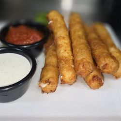 The Grill at River City - Mozzarella sticks