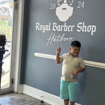 Royal barbershop - Little kid fresh haircut - Barbers Near Me - Hatboro, Pennsylvania Royal barbershop - Little kid fresh haircut - Barbers Near Me - Hatboro, Pennsylvania