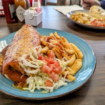 Ramona's Mexican Café - Desebrada burrito, con chile colorado - Mexican Near Me - Albuquerque, New Mexico