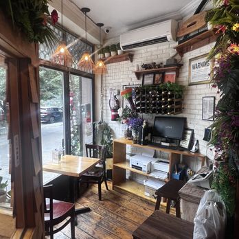 Corthaiyou - a view of a coffee shop - Thai Near Me - Brooklyn, New York
