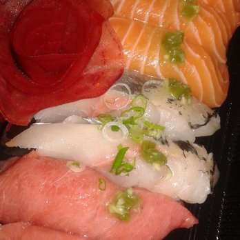 Moto Sushi - Salmon(shake), Spanish  Mackerel(Aji), and Bluefin tuna(hon maguro) - good. It would have been great  with "better sushi rice". - Japanese Near Me - Glendale, California