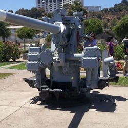 Playa Los Cañones - Atractivos monumentos de la Armada de Chile, para fomentar la cultura en la población acerca de esta área.