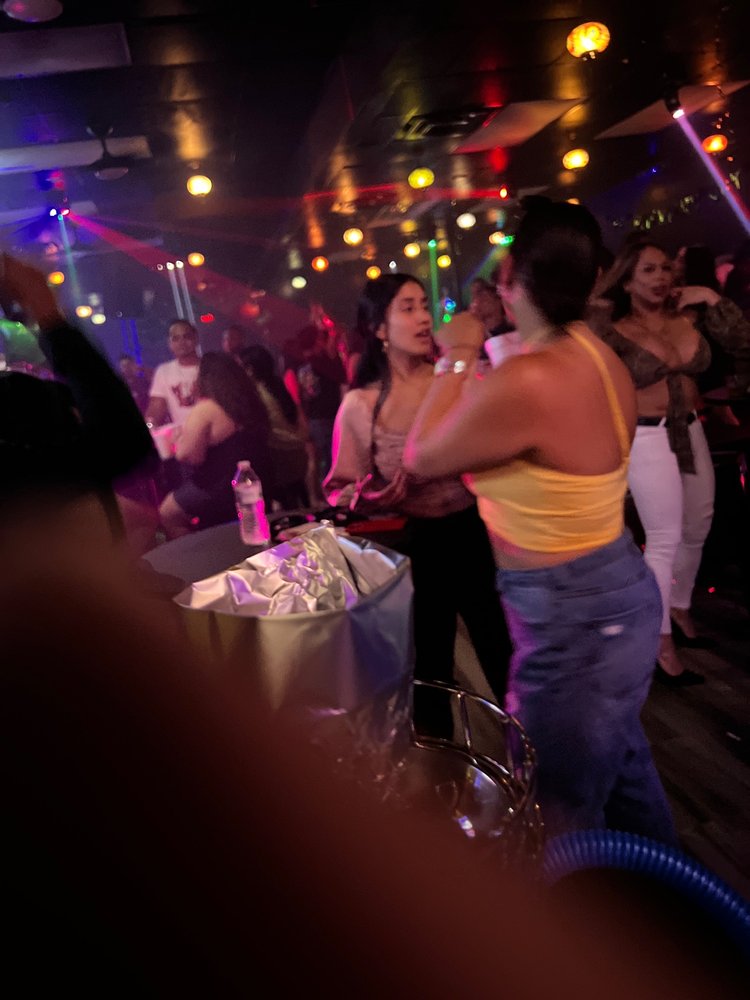 809 HOOKAH LOUNGE 1411 Sand Lake Rd, Orlando, Florida Wine Bars