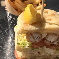 The Black Rabbit - Hall & Woodhouse - Fish fingers sandwich