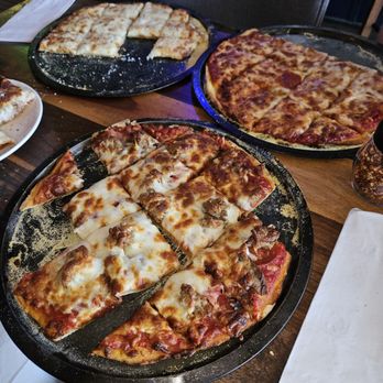Hillary's Chicago Pizza - Chicago Thin Crust at it best in Florida, Yes Florida!! - Pizza Near Me - Augustine, Florida Hillary's Chicago Pizza - Chicago Thin Crust at it best in Florida, Yes Florida!! - Pizza Near Me - Augustine, Florida