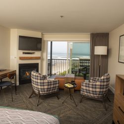 Shearwater Inn - Ocean-view King Studio