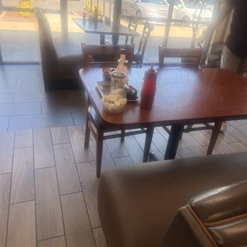 Sarom's Southern Kitchen - Seating - Southern Near Me - Elk Grove, California Sarom's Southern Kitchen - Seating - Southern Near Me - Elk Grove, California
