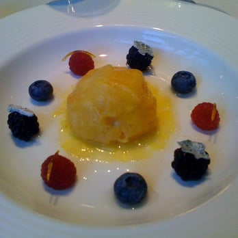 Restaurant Gordon Ramsay - Mango-Pineapple Ravioli: thin slices of pineapple wrapped around finely diced mango cubes. - French Near Me - London, XGL Restaurant Gordon Ramsay - Mango-Pineapple Ravioli: thin slices of pineapple wrapped around finely diced mango cubes. - French Near Me - London, XGL