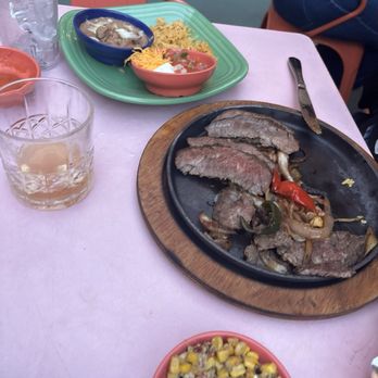Uno Mas - Fajitas with esquite - Tex-Mex Near Me - Dallas, Texas Uno Mas - Fajitas with esquite - Tex-Mex Near Me - Dallas, Texas