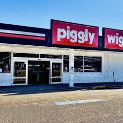 Piggly Wiggly - entrance...